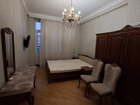 3-room apartment for rent, 130 m², 8-ci mikrorayon: 800 ₼/mo 3
