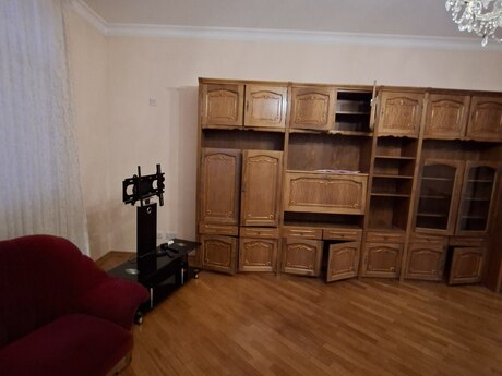 3-room apartment for rent, 130 m², 8-ci mikrorayon: 800 ₼/mo 4
