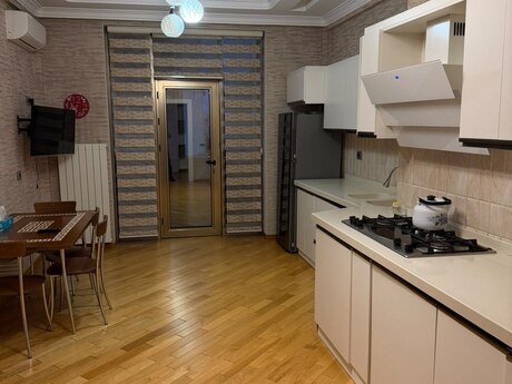 Kirayə 3 otaqlı mənzil, 150 m², Elmlər Akademiyası: 1 600 ₼/ay 5