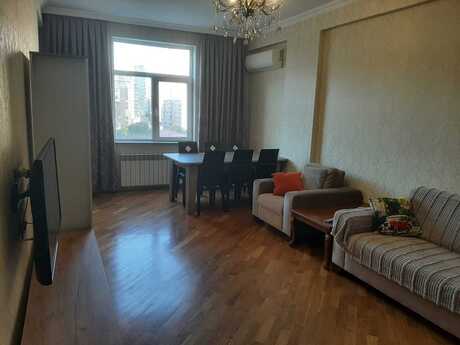 Kirayə 3 otaqlı mənzil, 90 m², İnşaatçılar: 800 ₼/ay 2