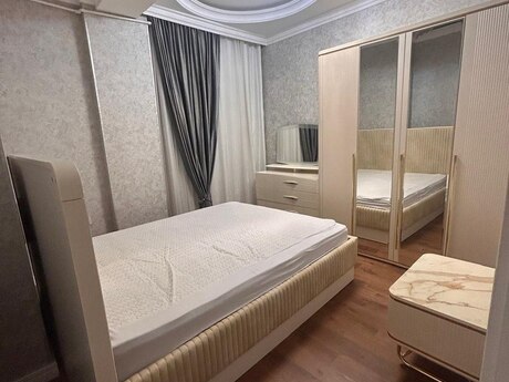 3-room apartment for rent, 120 m², Qara Qarayev: 900 ₼/mo 4