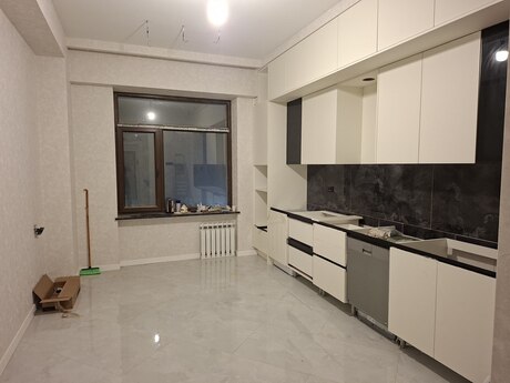 Аренда: 3-комнатная квартира, 130 м², Ağ şəhər: 4 000 ₼/мес 5