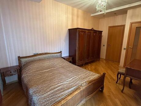 4 otaqlı mənzil, 185 m², 28 May: 600 000 ₼ 3