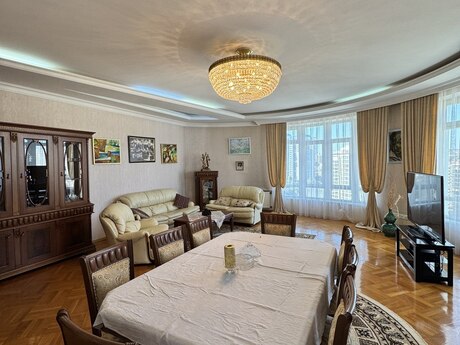 4 otaqlı mənzil, 200 m², Nizami: 570 000 ₼ 2