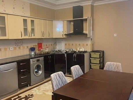 Аренда: 3-комнатная квартира, 145 м², Şah İsmayıl Xətai: 1 050 ₼/мес 2