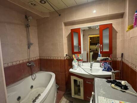 Gənclikdə 3 otaqlı köhnə tikili mənzil satılır, 85 m², 205 000 AZN, şəkil 4 / 12