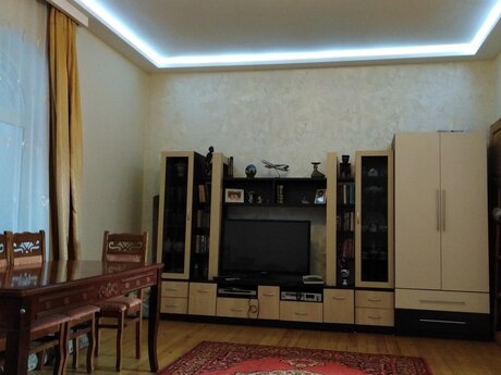 4 otaqlı həyət evi, 200 m², 20 Yanvar: 305 000 ₼ 4