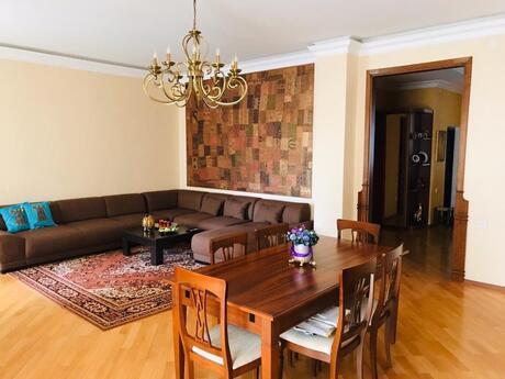 4 otaqlı mənzil, 220 m², Yasamal: 550 000 ₼ 2