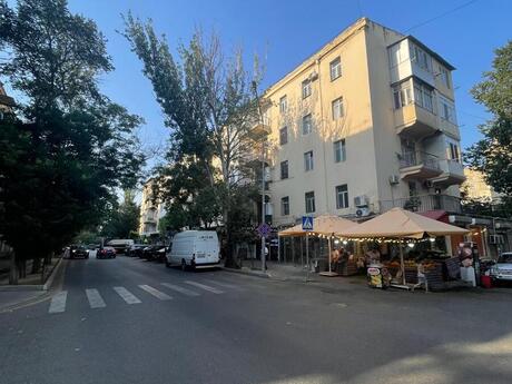 4 otaq · 80 m² · 2/5 mərtəbə, Elmlər Akademiyası