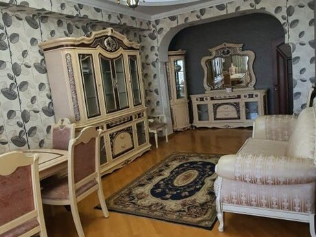 3 otaqlı mənzil, 126 m², 8 Noyabr: 330 000 ₼ 3