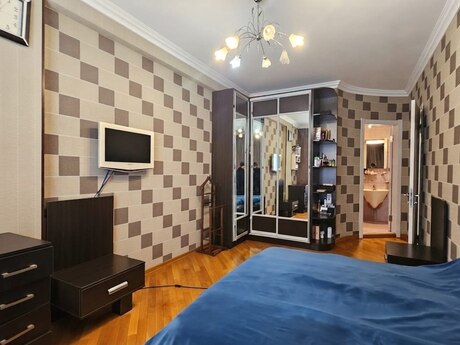 3-комнатная квартира, 137 м², 8-ci mikrorayon: 390 000 ₼ 4