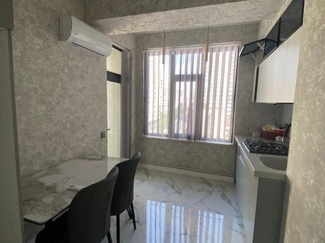 2-room apartment for rent, 92 m², 28 May: 1 200 ₼/mo 3