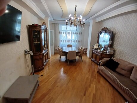 Объявление №6471046 - Баку, м. Халглар Достлугу, 4-комн., 120 м², 2/16 этаж