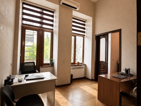 Kirayə 5 otaqlı mənzil, 150 m², Nizami: 1 800 ₼/ay 2