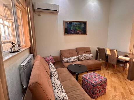 Kirayə 3 otaqlı mənzil, 100 m², 28 May: 1 500 ₼/ay 2