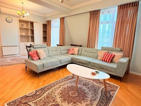 5 rooms · 210 m² · floor 7/7, Ağ şəhər