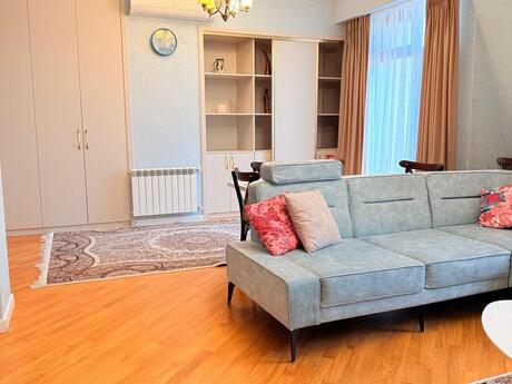 Kirayə 5 otaqlı mənzil, 210 m², Ağ şəhər: 3 200 ₼/ay 2