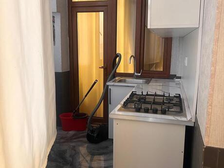 3-room apartment for rent, 120 m², Qara Qarayev: 900 ₼/mo 4