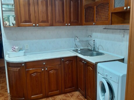 3-room apartment for rent, 80 m², Azadlıq Prospekti: 750 ₼/mo 3