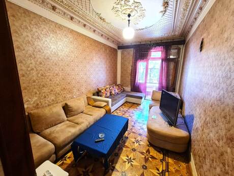 Elan №6471564 - Bakı, 8 Noyabr m., 2 otaqlı, 60 m², 2/5 mərtəbə