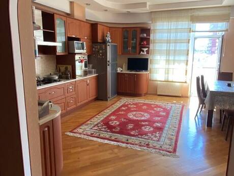 4 otaqlı mənzil, 198 m², 28 May: 580 000 ₼ 2