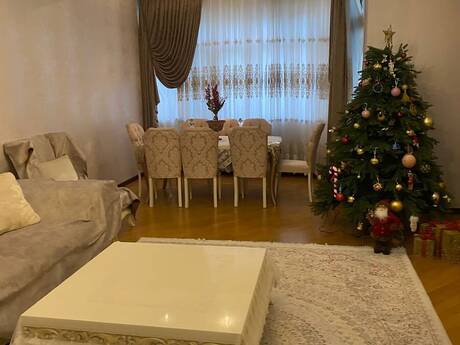 2-комнатная квартира, 117 м², 28 May: 300 000 ₼ 2