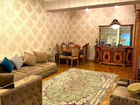 4 otaq · 150 m² · 11/18 mərtəbə, İnşaatçılar