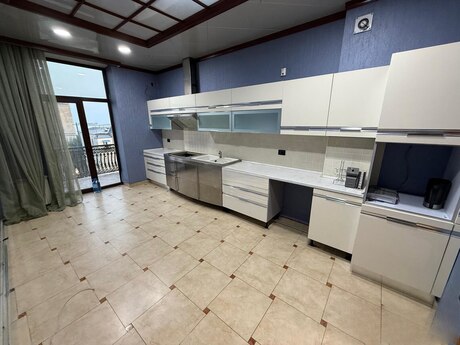 Elan №6471785 - Bakı, Sahil m., 3 otaqlı, 138 m², 7/12 mərtəbə