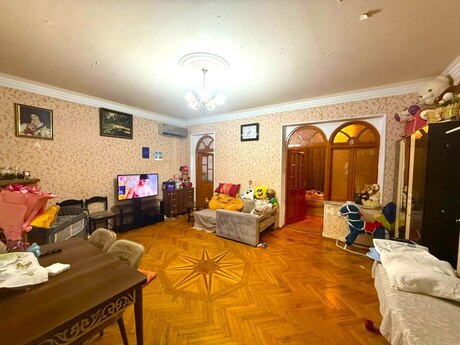 Elan №6471768 - Bakı, Bakıxanov q., 3 otaqlı, 70 m², 2/3 mərtəbə