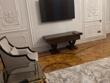 Аренда: 4-комнатная квартира, 150 м², Nizami: 2 500 ₼/мес 4