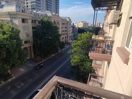 Объявление №6472473 - Баку, м. Низами, 3-комн., 90 м², 5/6 этаж