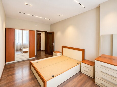 3 otaqlı mənzil, 120 m², 8 Noyabr: 300 000 ₼ 3