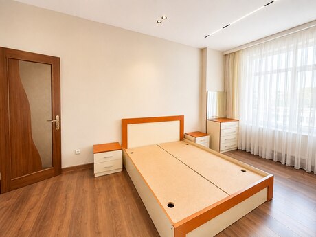 3 otaqlı mənzil, 120 m², 8 Noyabr: 300 000 ₼ 4