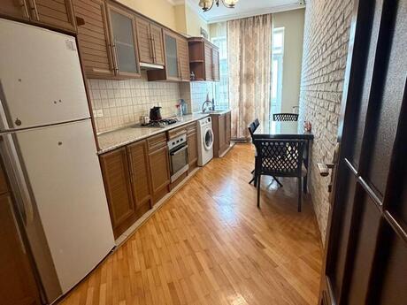 Kirayə 2 otaqlı mənzil, 85 m², İnşaatçılar: 700 ₼/ay 3