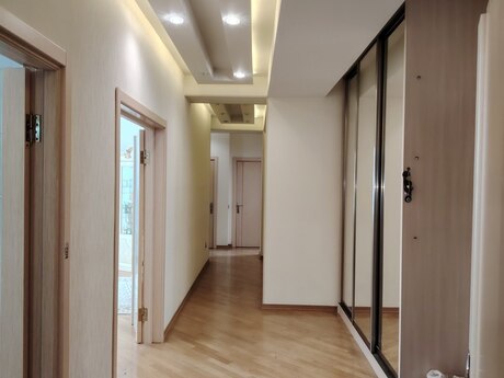 3 otaqlı mənzil, 145 m², 28 May: 429 000 ₼ 2