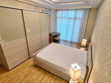 Kirayə 4 otaqlı mənzil, 200 m², Şah İsmayıl Xətai: 2 500 ₼/ay 5