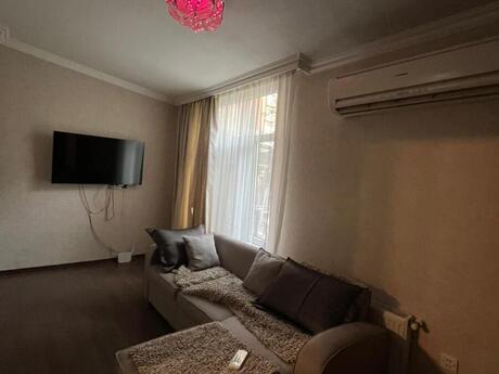 Elan №6473785 - Bakı, 28 May m., 4 otaqlı, 120 m², 2/2 mərtəbə