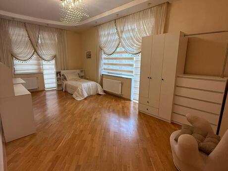 4 otaqlı mənzil, 185 m², 28 May: 600 000 ₼ 2