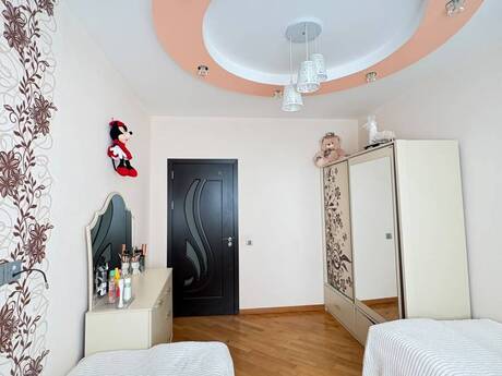 4-комнатная квартира, 140 м², Bakıxanov: 215 000 ₼ 4