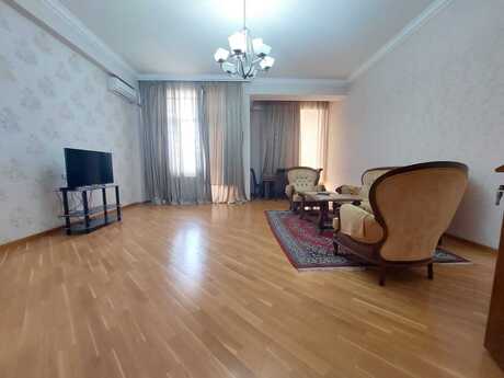 3-room apartment for rent, 120 m², İnşaatçılar: 900 ₼/mo 2