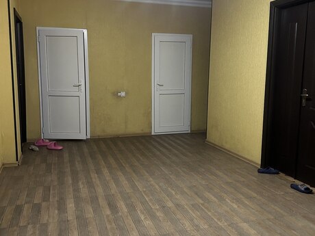Kirayə 3 otaqlı mənzil, 130 m², İnşaatçılar: 250 ₼/ay 3