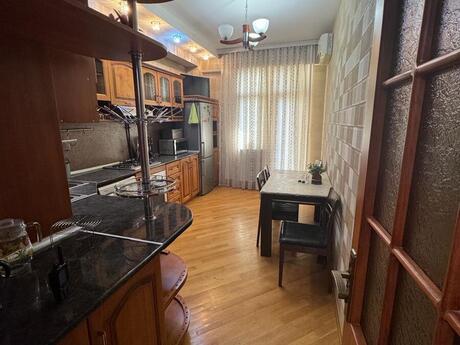 Kirayə 3 otaqlı mənzil, 121 m², Gənclik: 1 400 ₼/ay 2