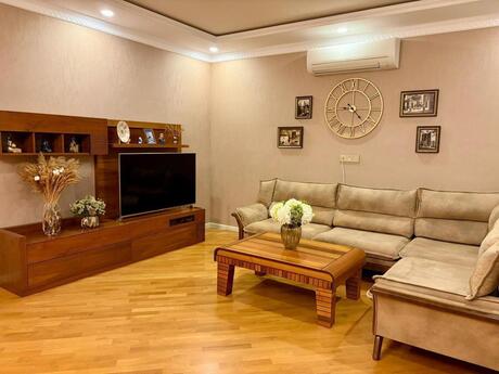 Elan №6474689 - Bakı, Əhmədli m., 3 otaqlı, 136 m², 13/15 mərtəbə