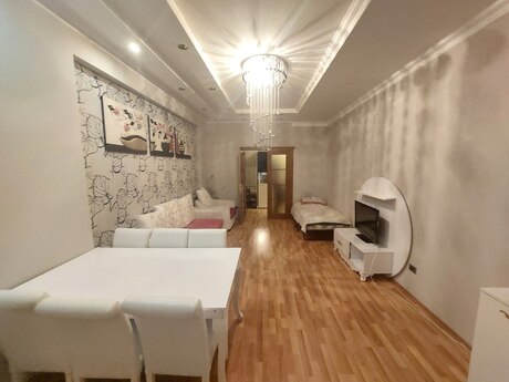 2-room apartment, 90 m², 7-ci mikrorayon: 252 000 ₼ 4