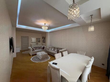 3-room apartment for rent, 105 m², Şah İsmayıl Xətai: 1 200 ₼/mo 4