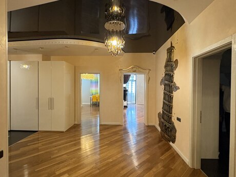 4 otaqlı mənzil, 226 m², Nərimanov: 600 000 ₼ 2