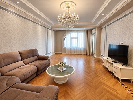 Аренда: 4-комнатная квартира, 200 м², Şah İsmayıl Xətai: 2 400 ₼/мес 2