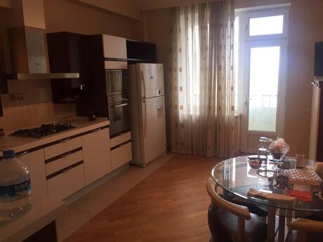 5 otaqlı mənzil, 300 m², İçəri Şəhər: 700 000 ₼ 5