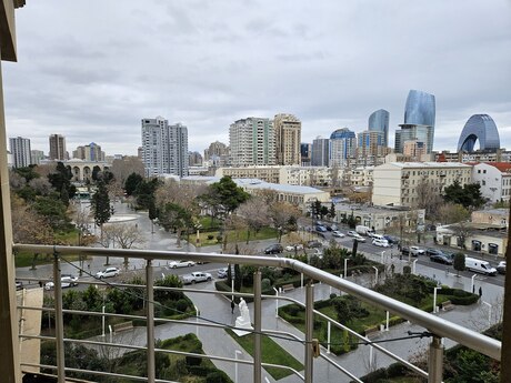 Kirayə 3 otaqlı mənzil, 145 m², 28 May: 1 800 ₼/ay 2