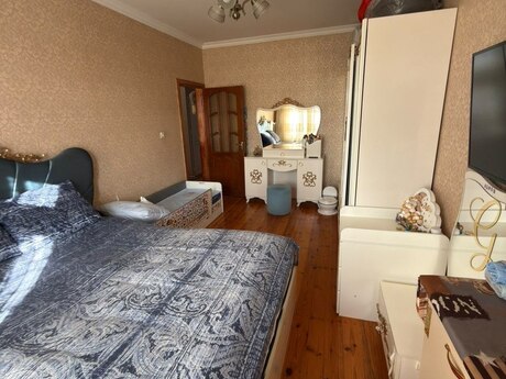3 rooms · 80 m² · floor 9/9, 7-ci mikrorayon